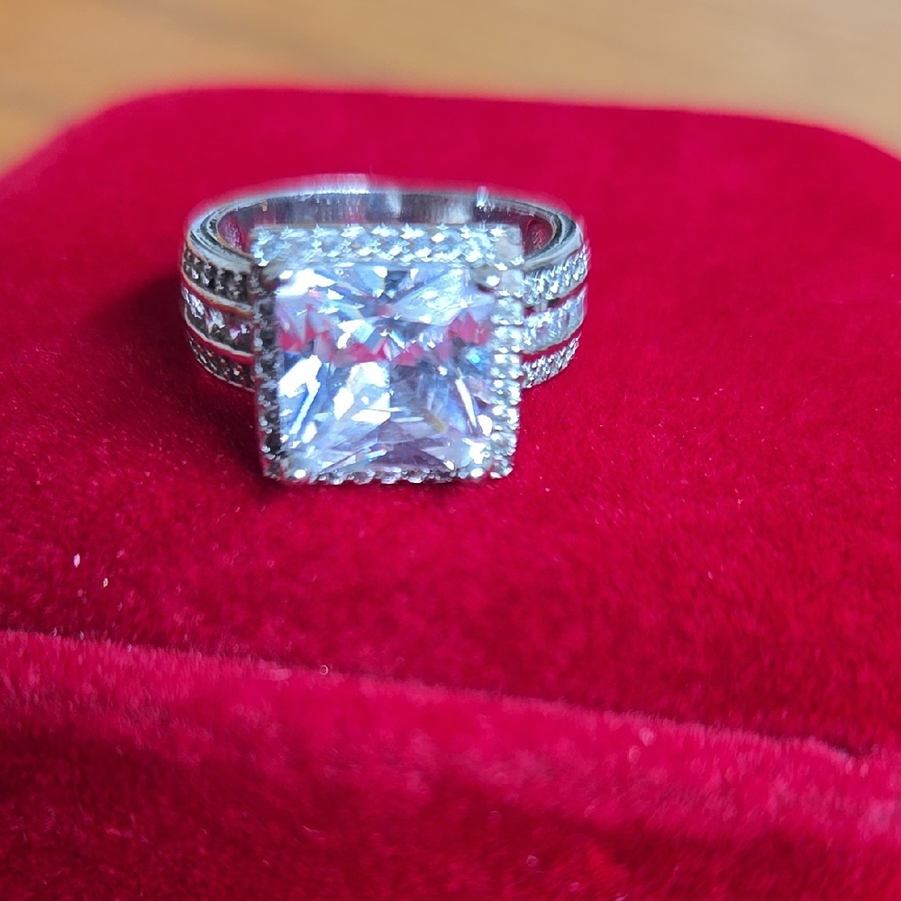 Elegant CZ Silver Women's Ring